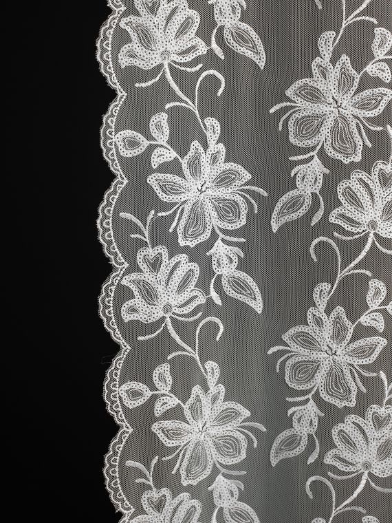 05-174 ОПТ Вышивка на неэл. сетке 22 см, белый 001