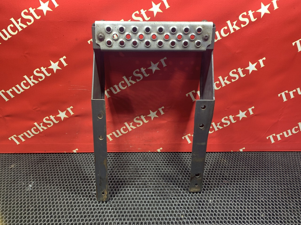 Подножка ящика АКБ