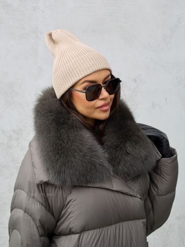 Удлиненный женский пуховик с меховым воротником цвета хаки