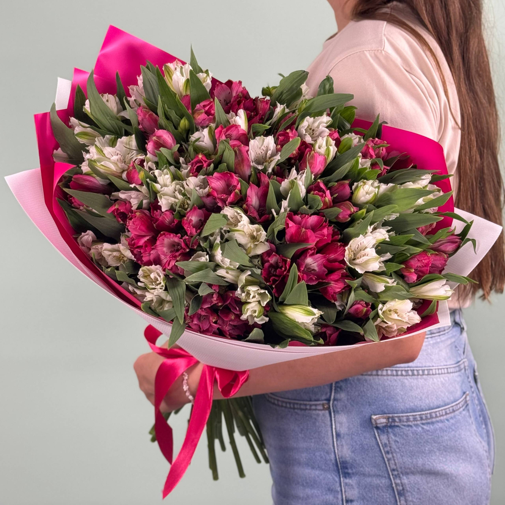 Букет из 31 альстромерии в упаковке (размер L)