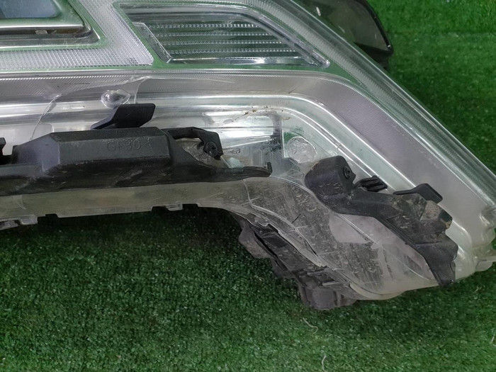 Битая Фара правая Kia Carnival 4 (2020-2023) LED