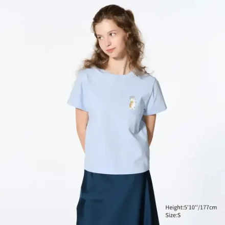 UNIQLO ФУТБОЛКА С ПРИНТОМ, СВЕТЛО-ГОЛУБОЙ
