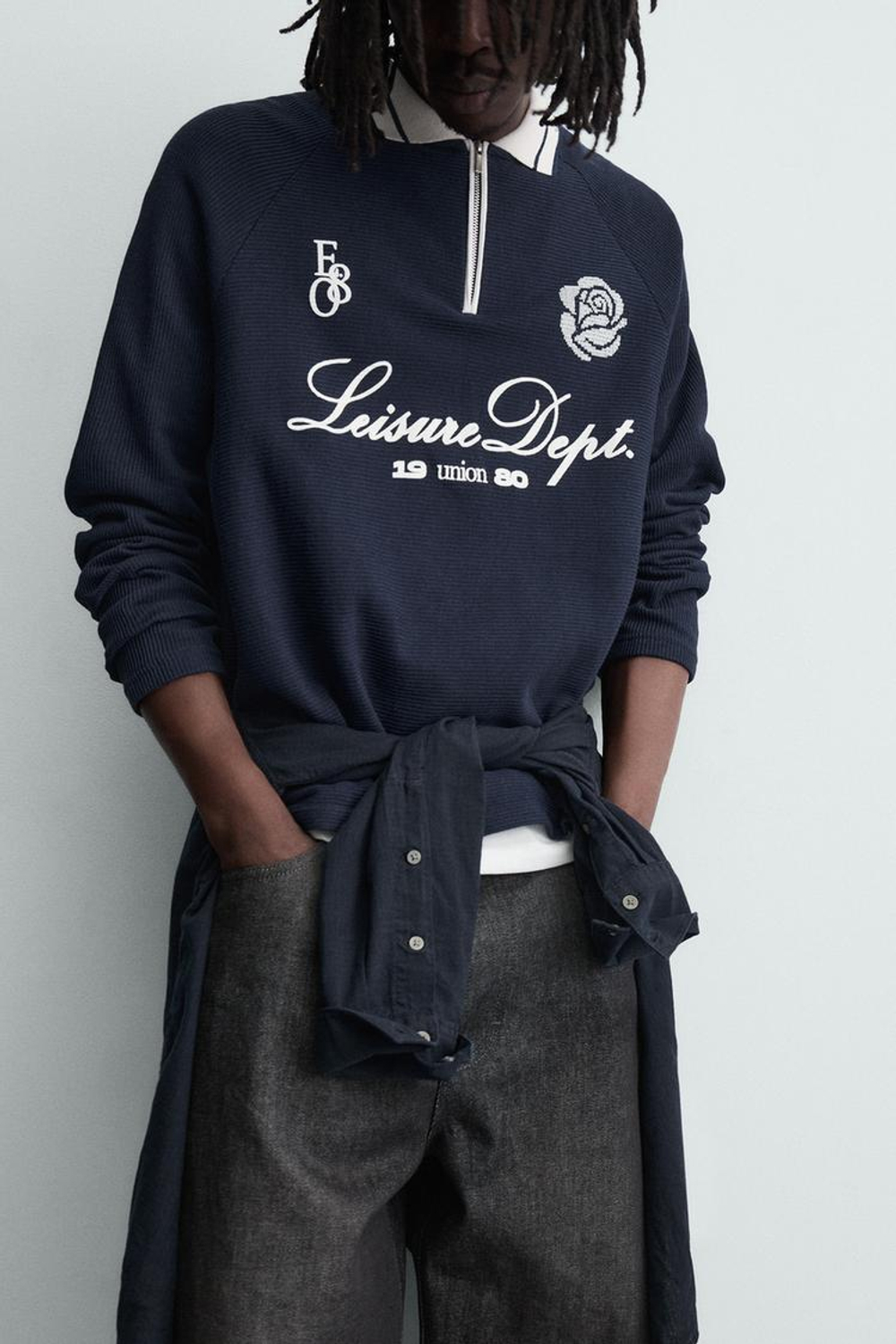 ZARA ПОЛО С КОНТРАСТНЫМ ПРИНТОМ, МОРСКОЙ СИНИЙ