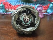 Волчок и лаунчер Silver Wolf 3-80FB UX08 от Takara Tomy