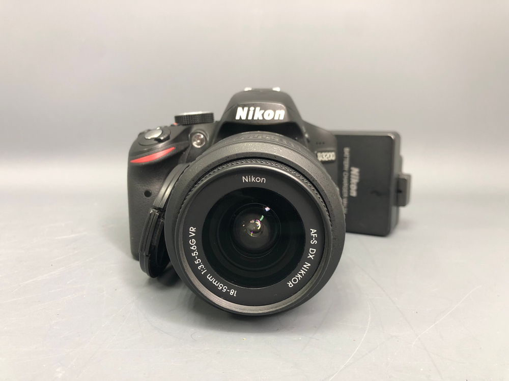 Nikon D3200 kit 18-55mm 3.5-5.6G VR 4.200 кадров