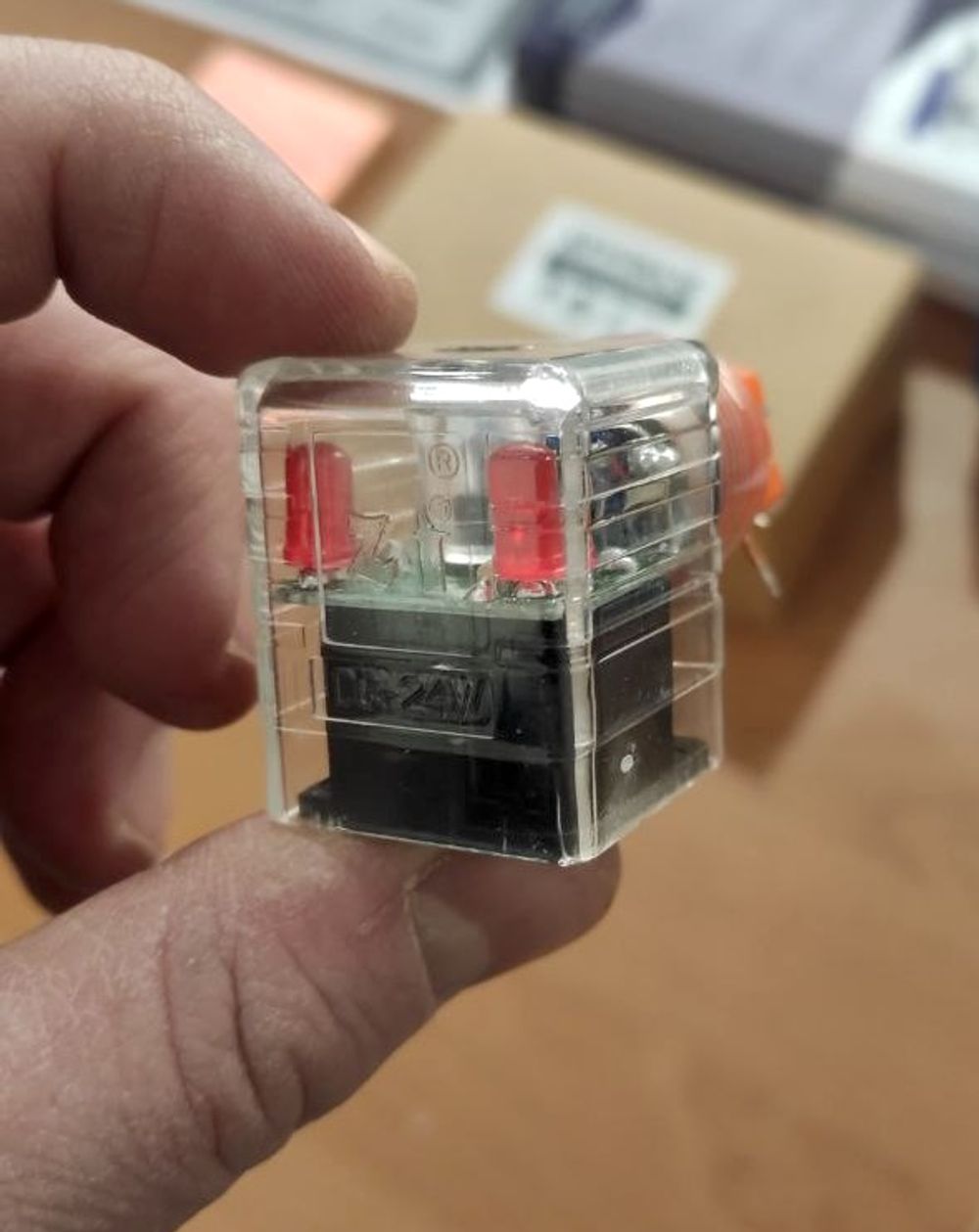 Plug4LED - Электроразъем с индикацией для реле давления HED8 (L24), 3P+PE, Z15L