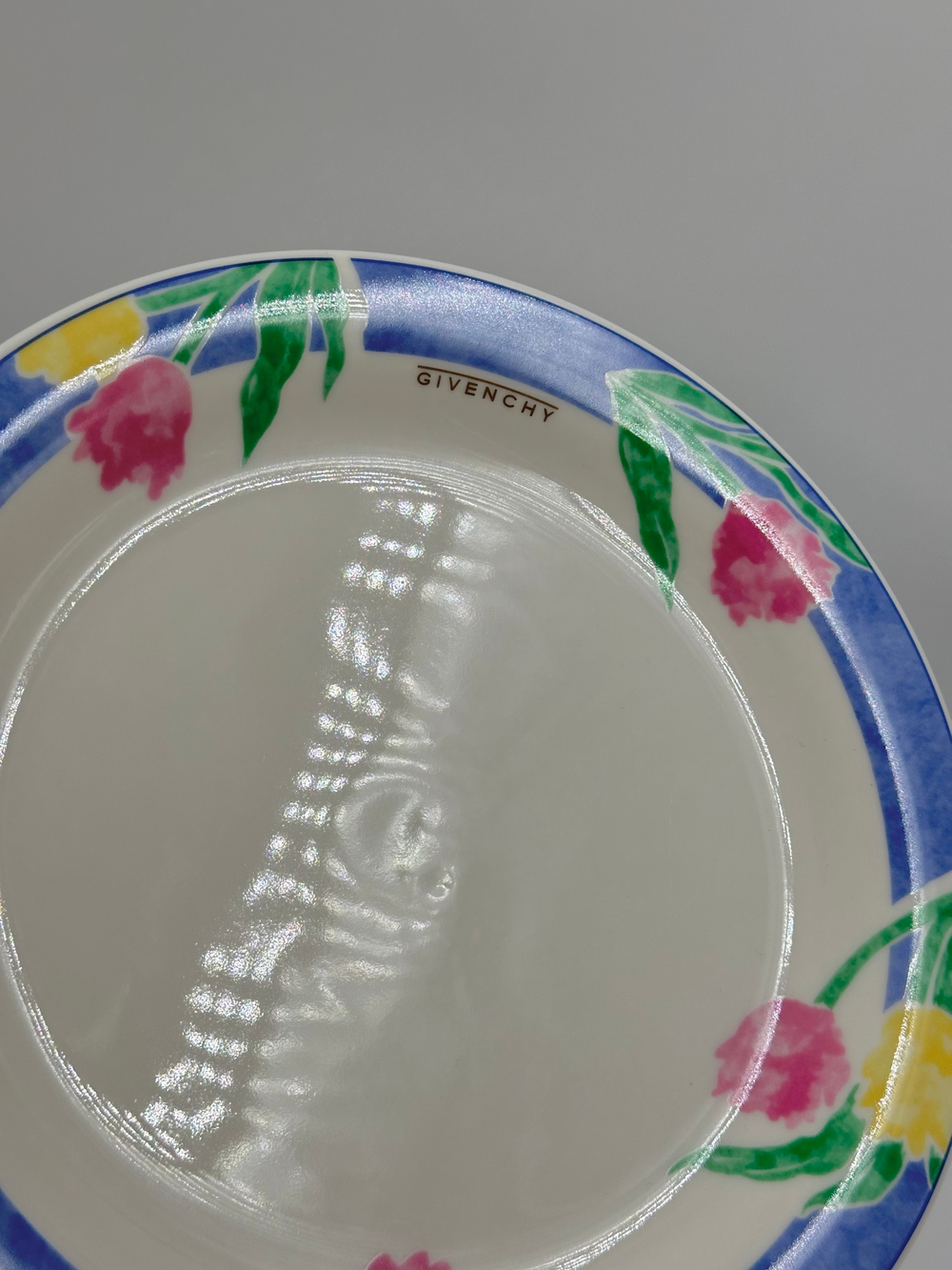 Тарелка с тюльпанами Givenchy by Yamaka