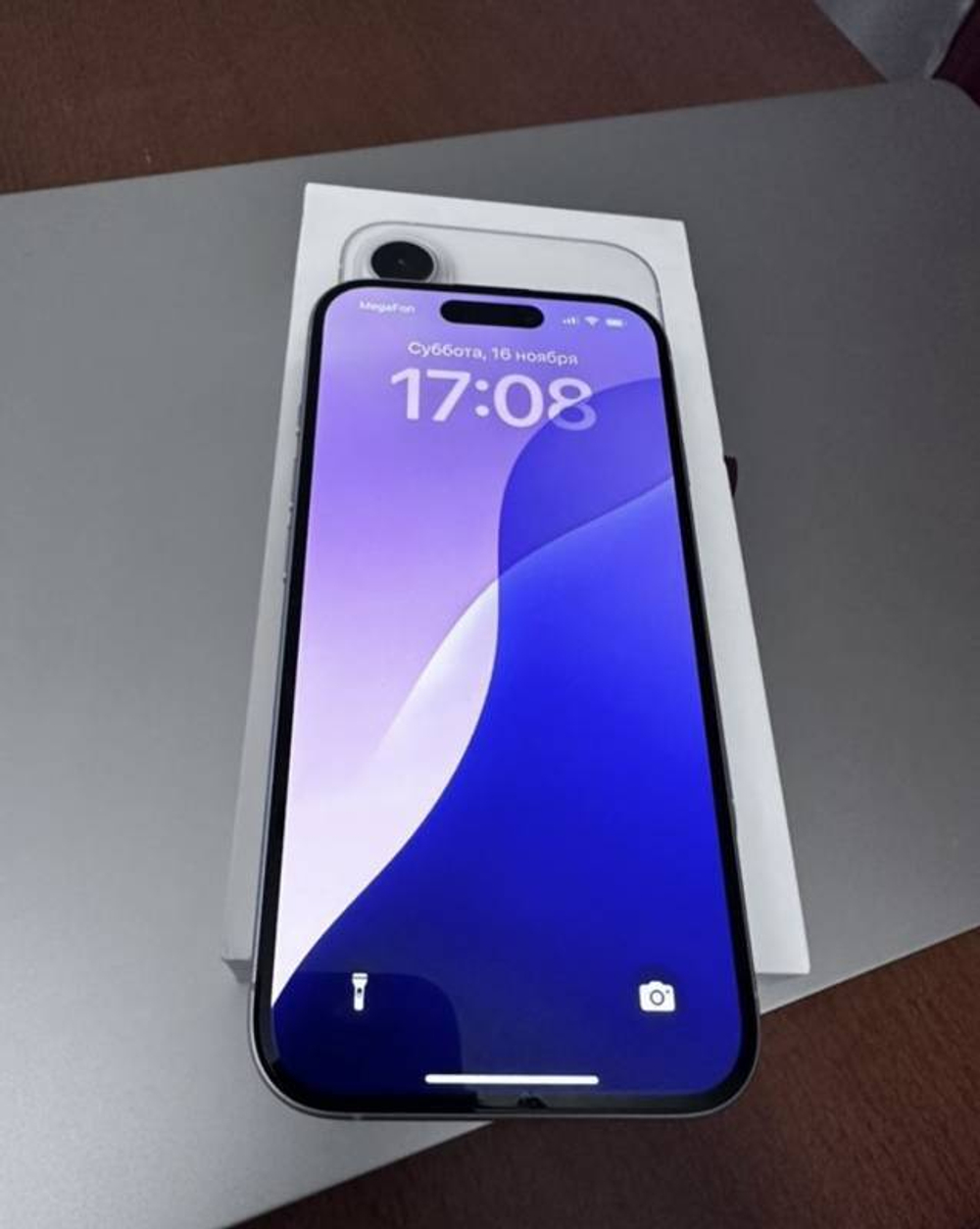 Apple iPhone 16