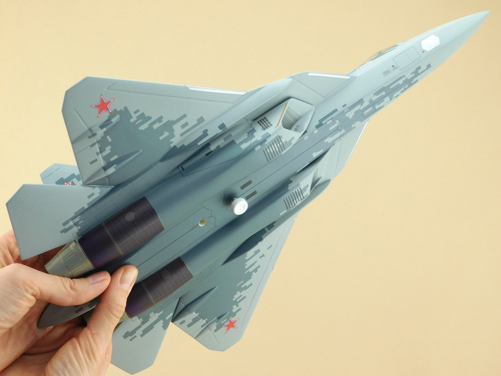Модель самолета Су-57 (М1:48, 054, Пиксели)