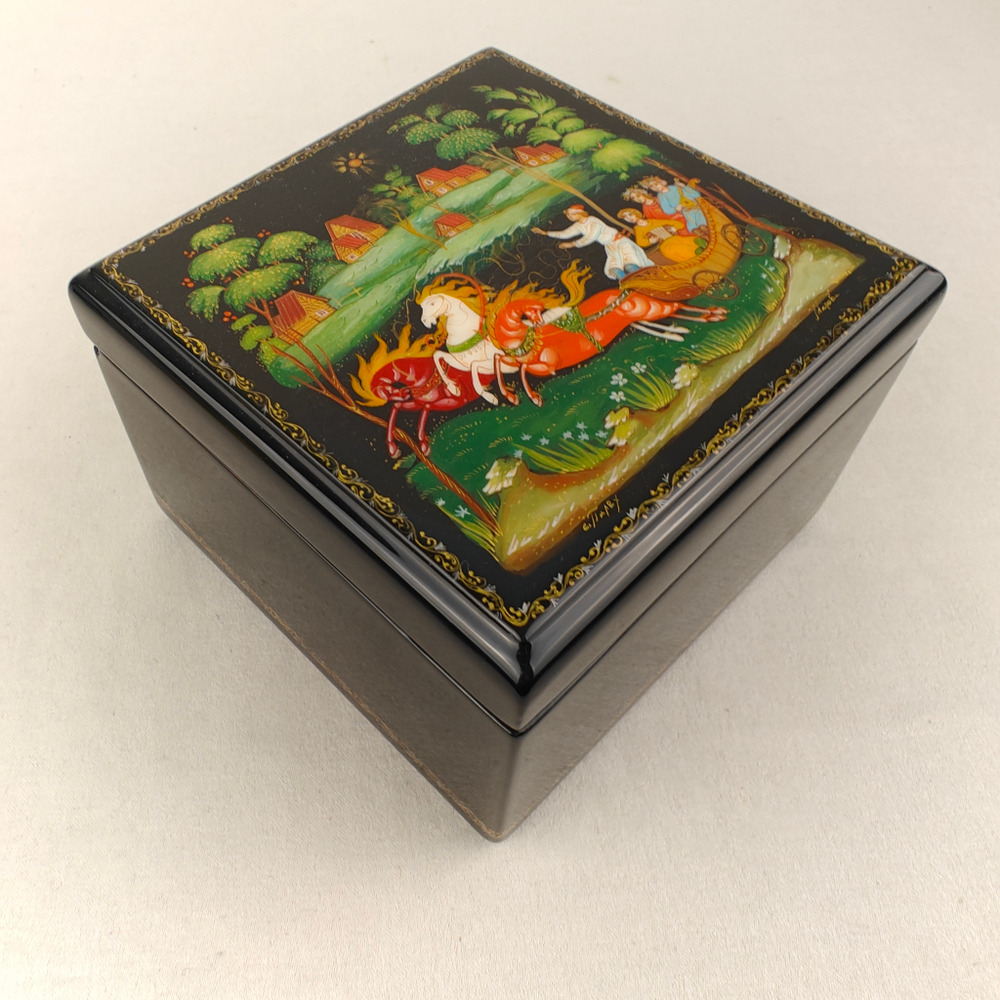 Шкатулка с росписью Палех "Тройка"