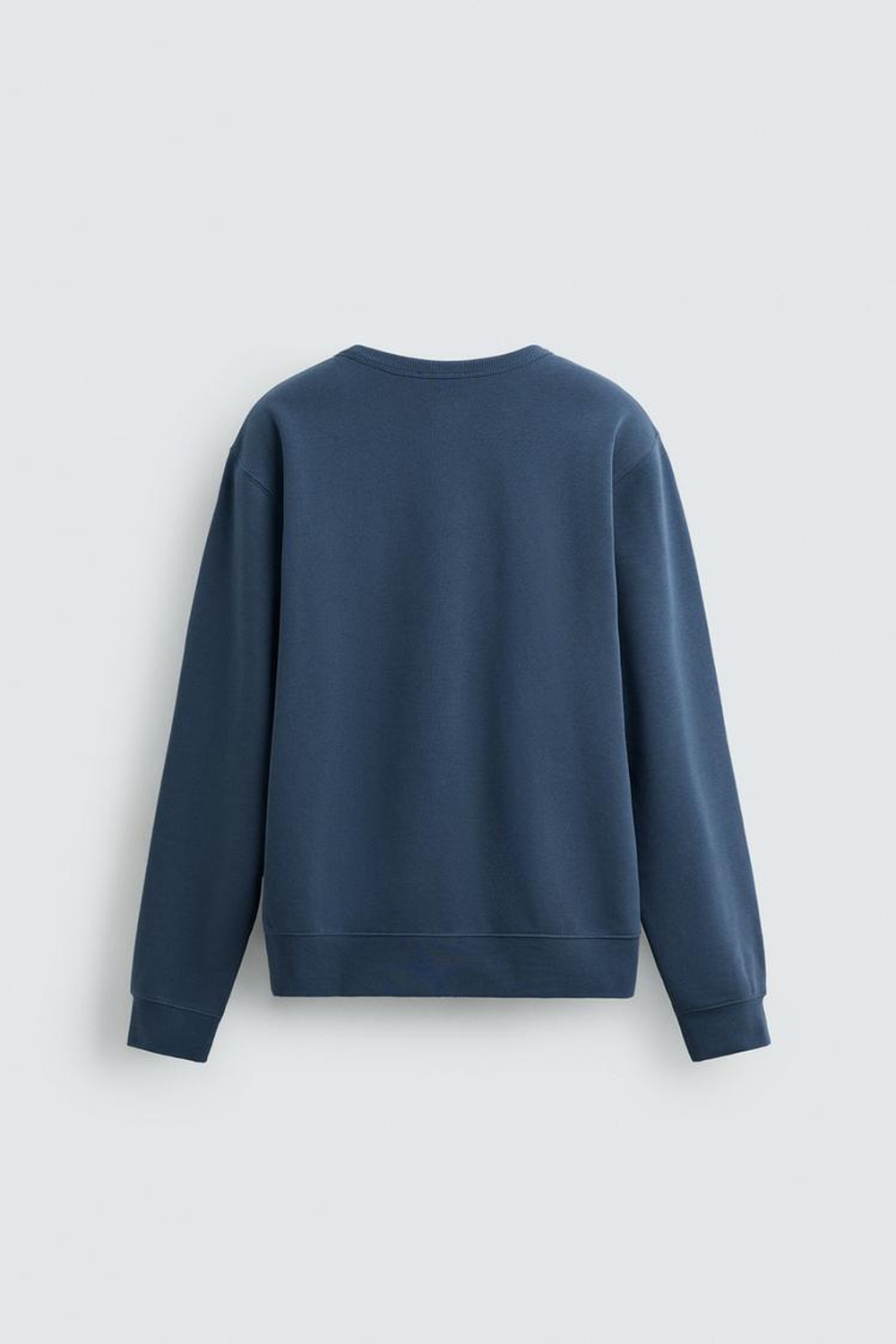 ZARA БАЗОВАЯ ТОЛСТОВКА С КРУГЛЫМ ВЫРЕЗОМ, ВЫЦВЕТШИЙ СИНИЙ