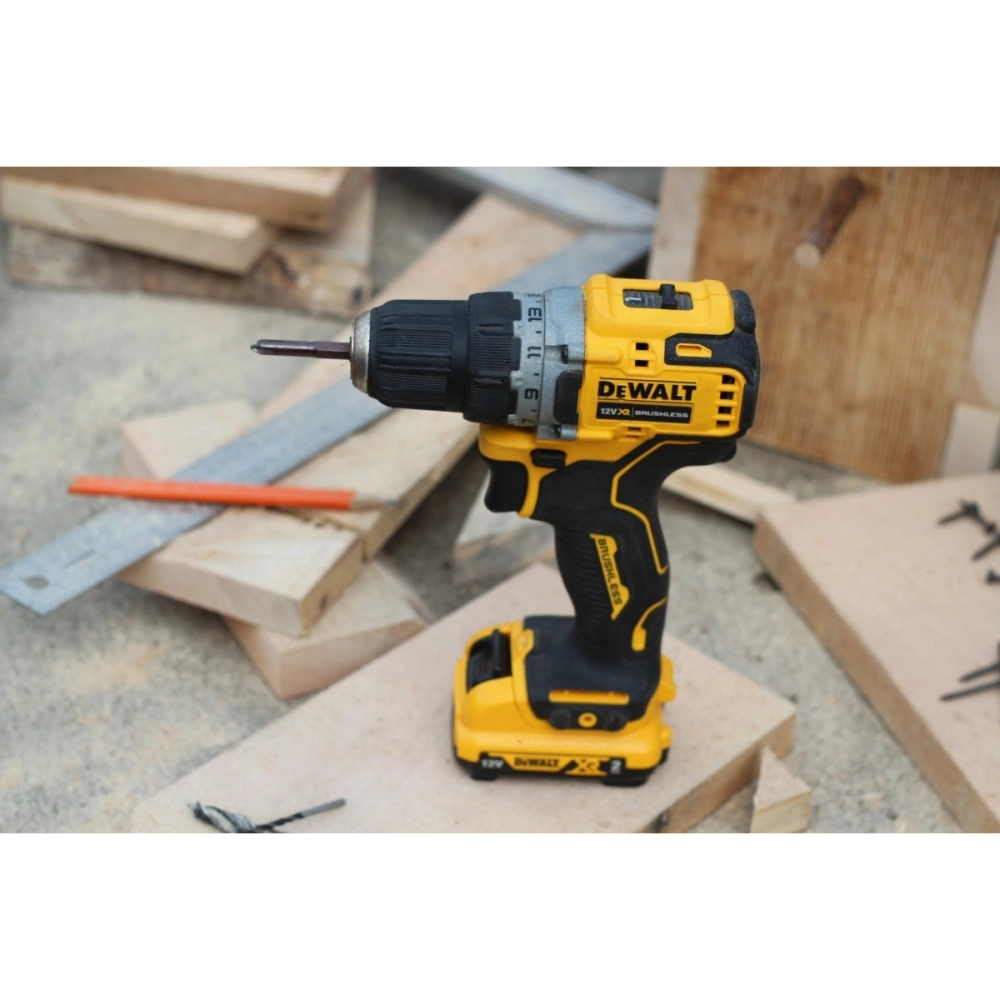 Дрель-шуруповерт бесщеточная аккумуляторная DeWalt DCD701D2-QW