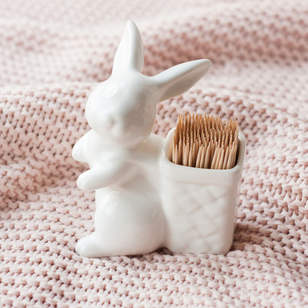 Подставка для зубочисток "Кролик с туеском"