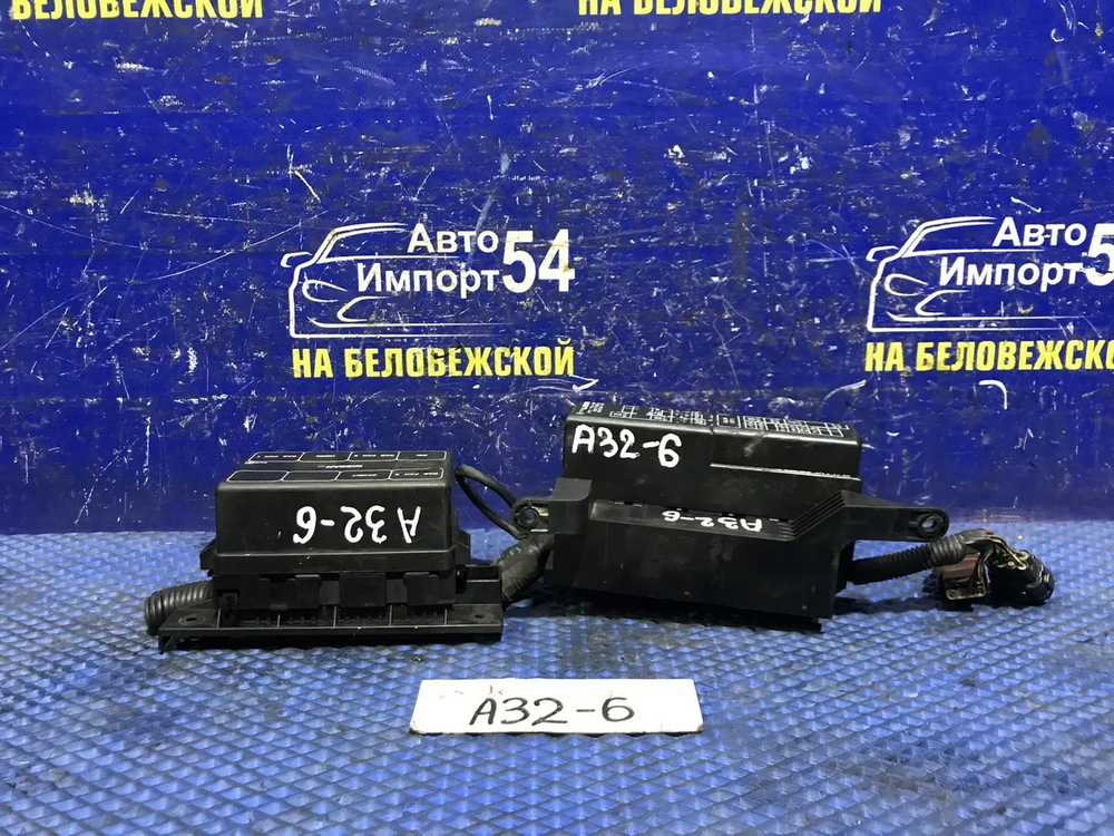 Блок предохранителей подкапотный NISSAN CEFIRO 1994