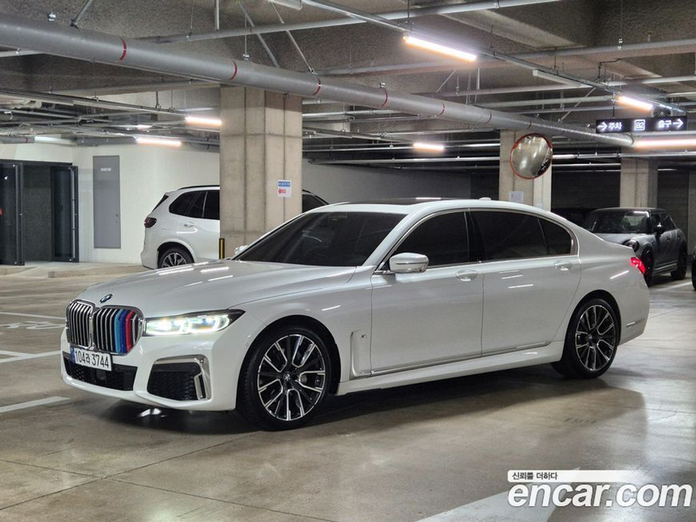 BMW 7 Series (G11) 740Li xDrive M Sports (08.2022)