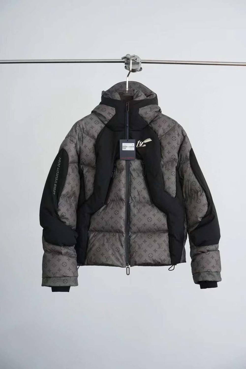 Пуховик Louis Vuitton