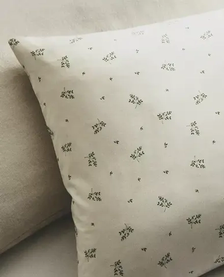 ZARA HOME НАВОЛОЧКА С ПРИНТОМ «ЛИСТЬЯ», ЖЕЛТОВАТО-БЕЛЫЙ
