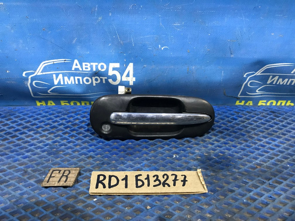 Ручка двери передней правой внешняя Honda CR-V 1995-2001