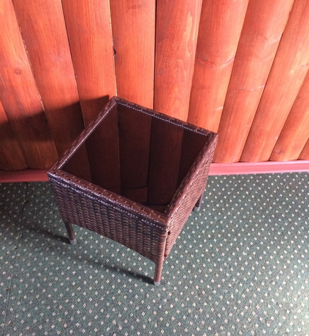 Кофейный столик или столик к шезлонгу Мара