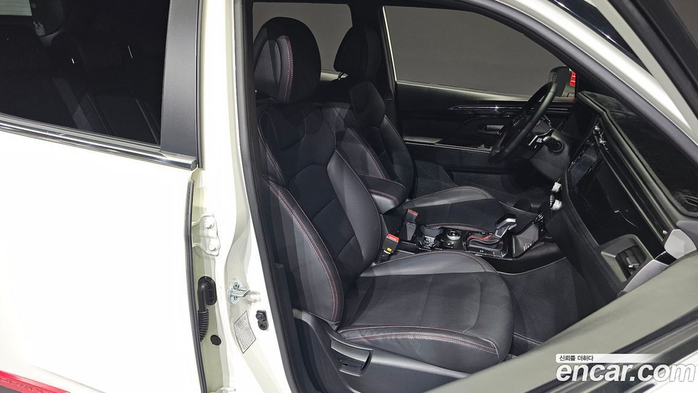 KG Mobility (Ssangyong) Beautiful Korando Бензин 1.5 2WD R-플러스 (01.2022)