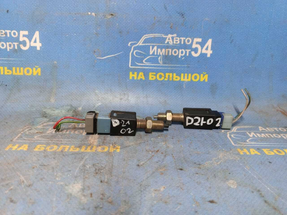 Датчик педали тормоза NISSAN TERRANO 1992