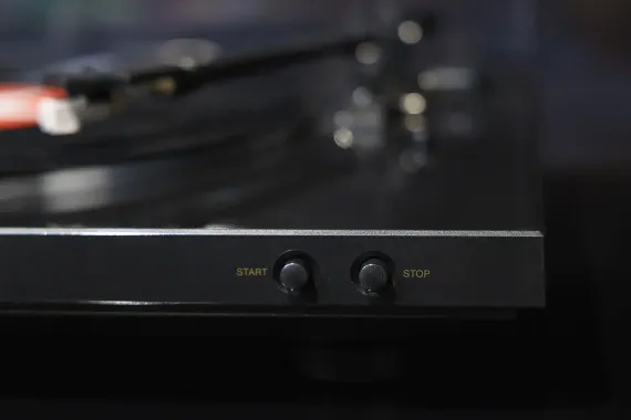 Denon DP-300F Black