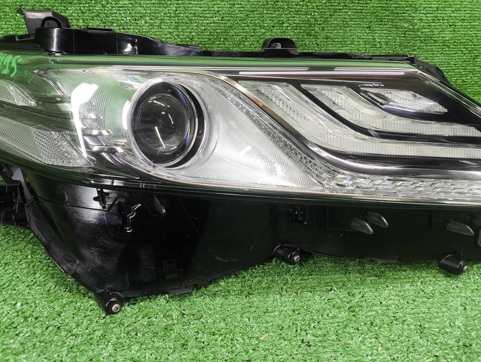Фара правая Toyota Camry xv70 (2017-2021) LED