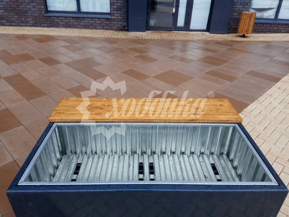 Цветочница с лавочкой «Испанский квартал»