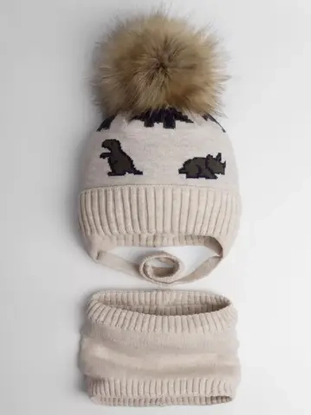 Шапка зимняя для мальчика на завязках и снуд