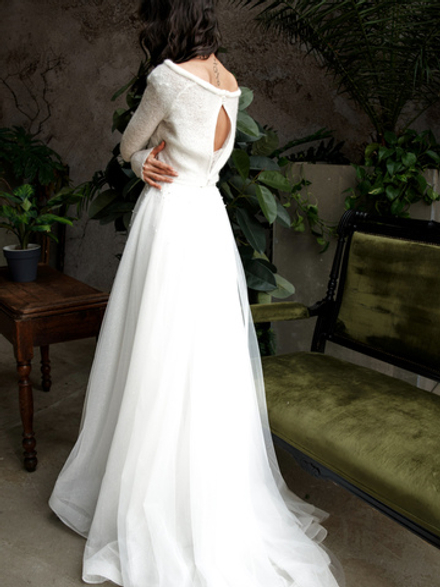 Джемпер на пуговицах сзади