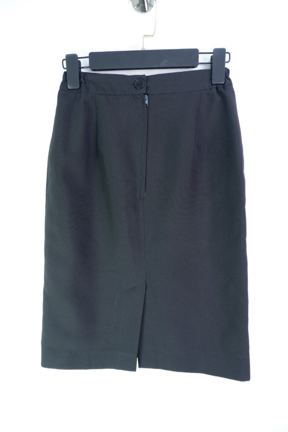 Юбка удобной длины, лаконичная 42-44 размер