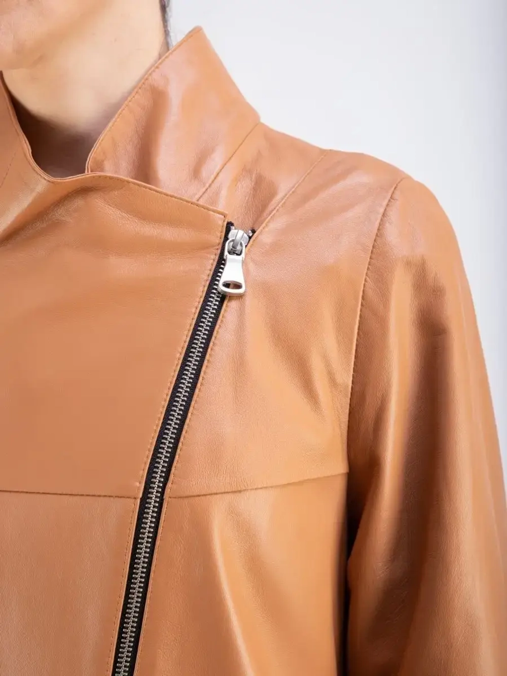 Кожаная куртка демисезонная косуха