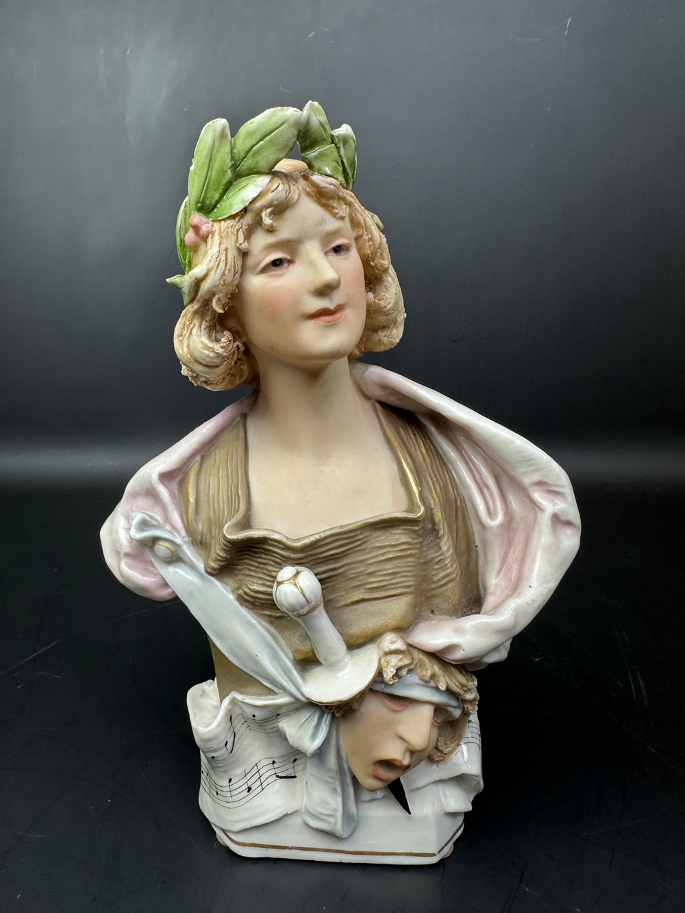 Бюст девушки