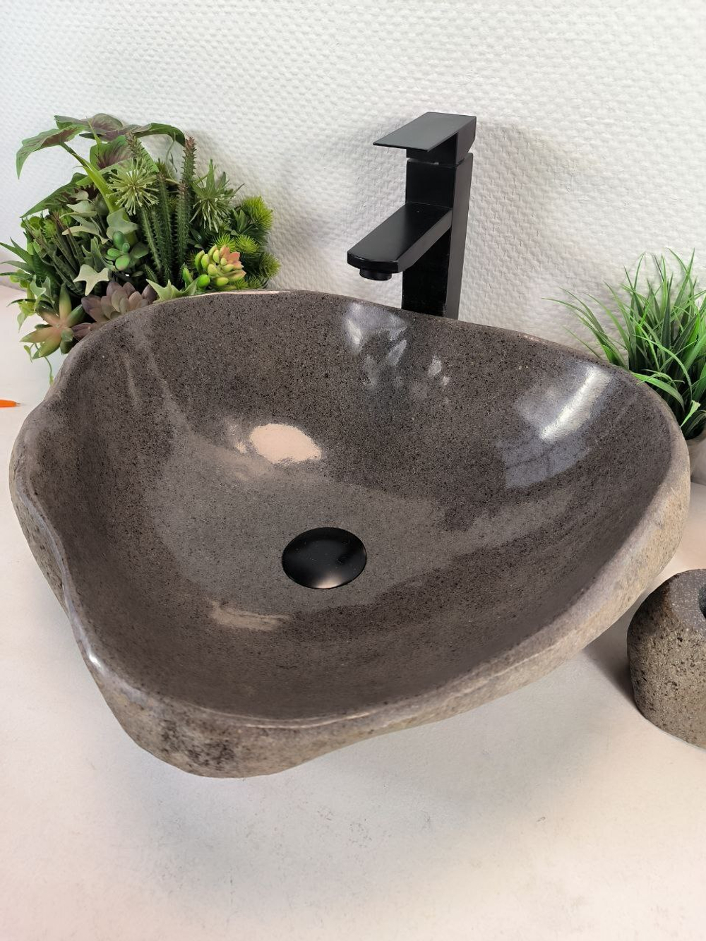 Раковина из речного камня RS-65622 47*40*15 0861