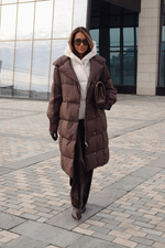 Пуховик с акцентным капюшоном и трикотажными вставками