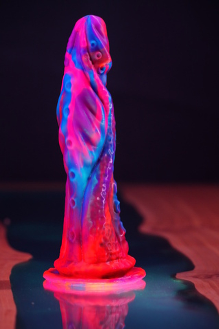 Фантазийный фаллоимитатор Mr. Alien, сине-красный - 25 см