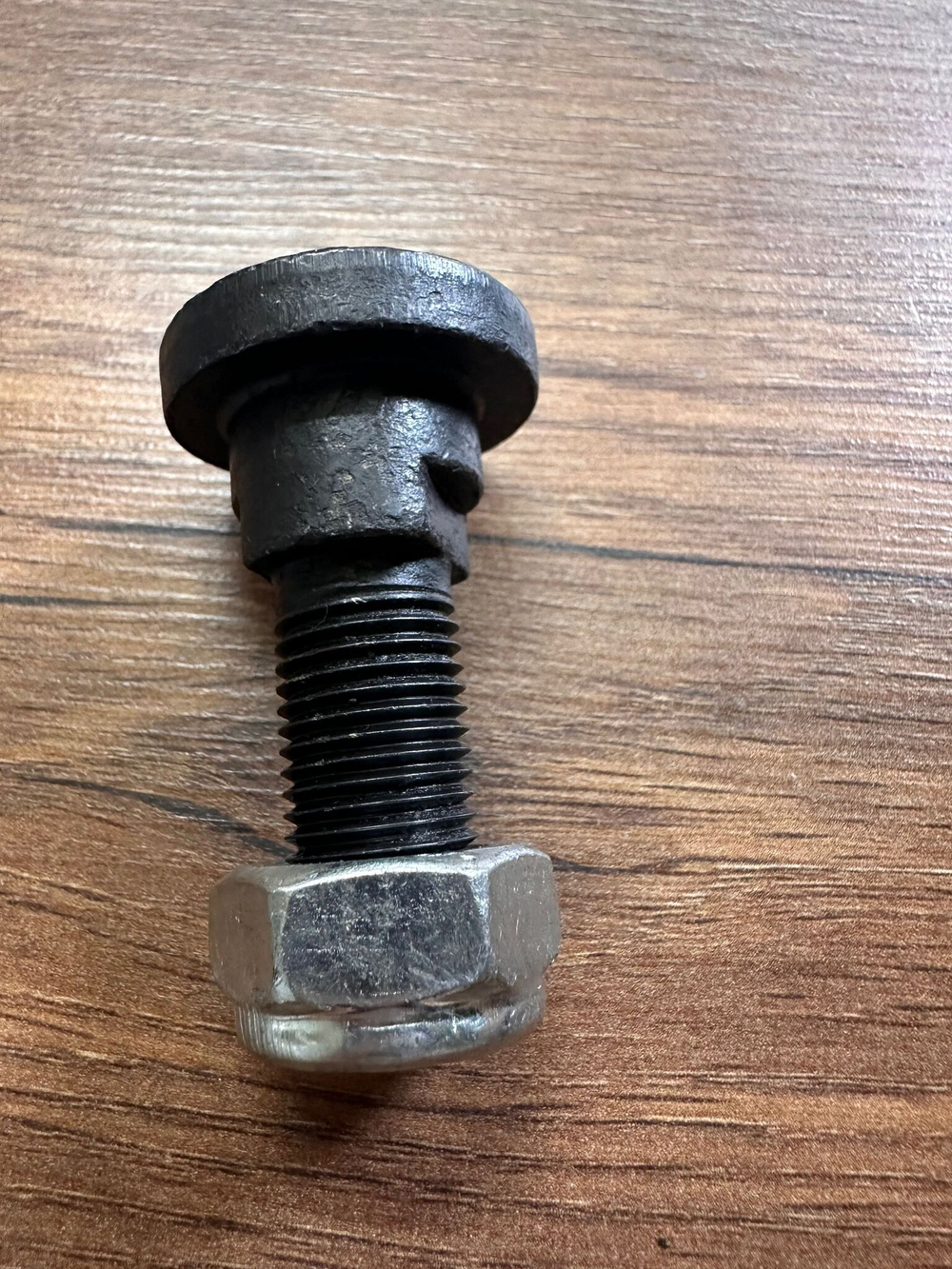 Болт крепления ножа ротора косилки КРН-2.1 с самоконтрящейся гайкой (КРН 03.614) М14Х1.5/2