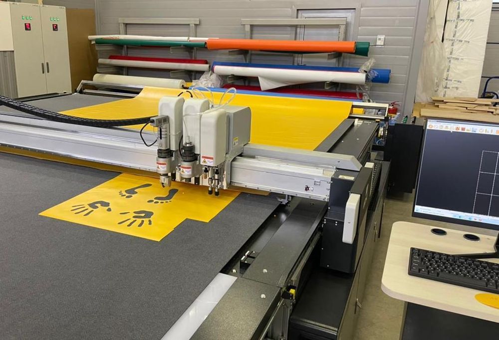 Резка тентовых тканей с ПВХ-покрытием плоттером - на заказ в Москве