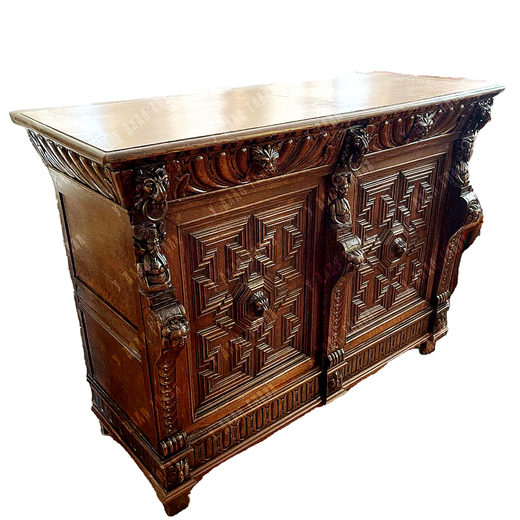 Антикварный дрессуар в стиле ренессанс. Западная Европа, XIX век. Массив дуба. Ручная резьба