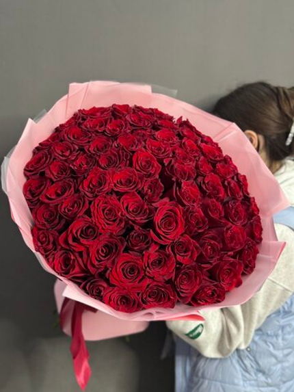 Букет из 69 красных роз «Эксплорер» (Эквадор 60 см)