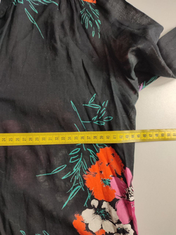 Блузка с красивыми цветами, маркировка 38, визуально на 44 размер