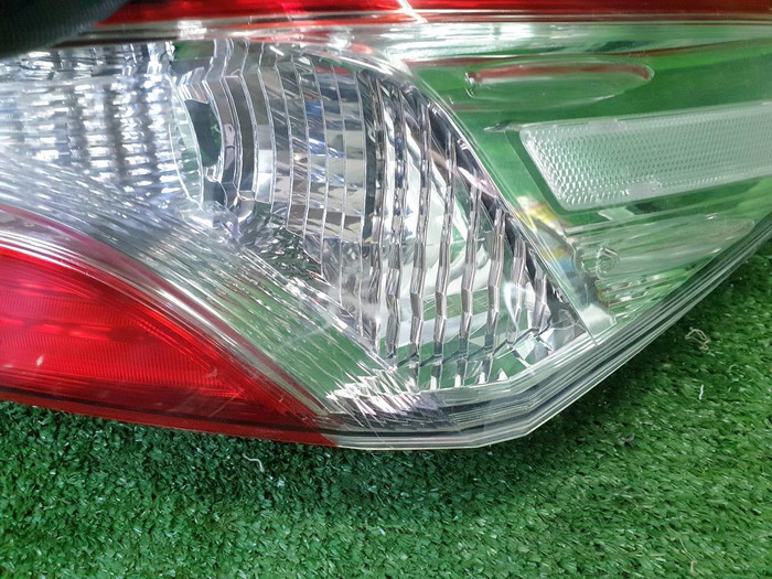 Фонарь правый внеш Toyota Camry xv70 17-нв галоген