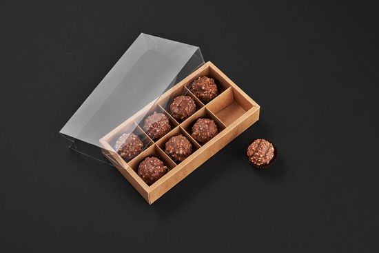 Упаковка с прозрачной крышкой для 8 шоколадных конфет