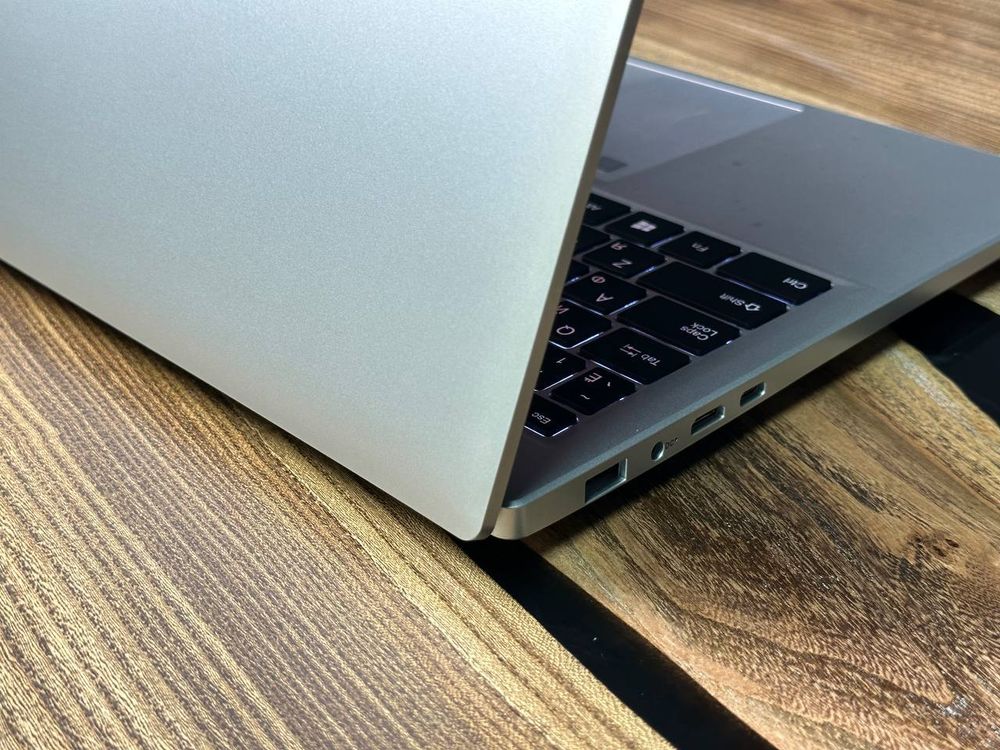 16" Ноутбук HIPER Workbook XU160 (2560x1600, Intel Celeron N5095, RAM 12ГБ,SSD 256ГБ, Intel UHD Graphics , Win 10Pro)