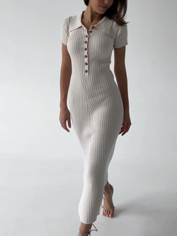 Платье вязаное, длинное, с короткими рукавами, с пуговицами, с воротником