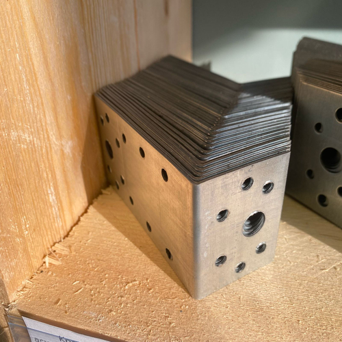 Крепежный уголок асимметричный 90х50х55 ОЦ.