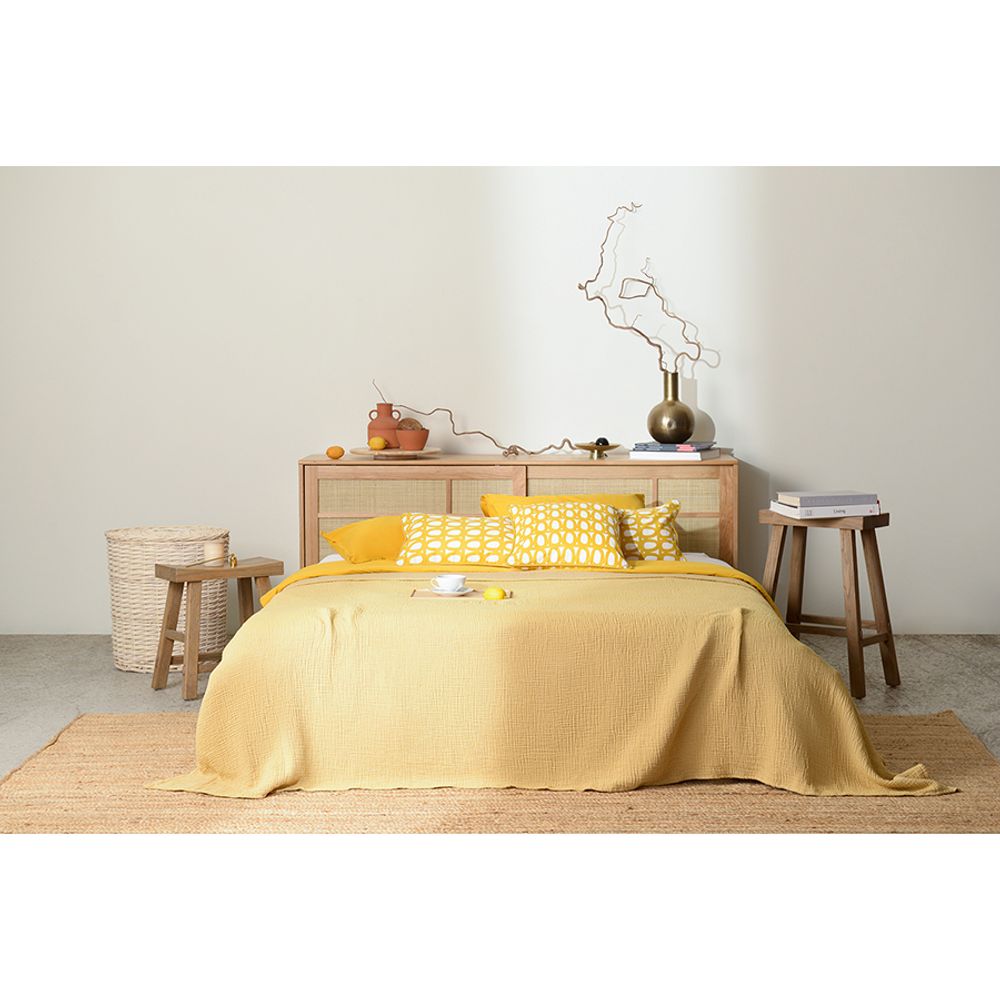 Чехол на подушку с принтом Twirl горчичного цвета из коллекции Cuts&amp;Pieces, 30х50 см