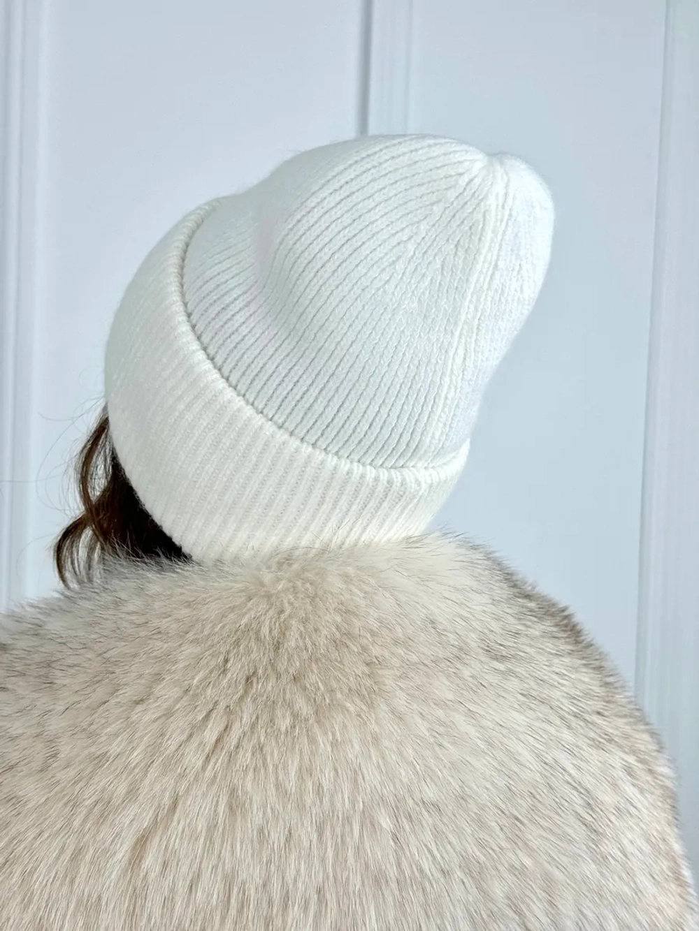 шапка зимняя из ангоры с отворотом вязаная