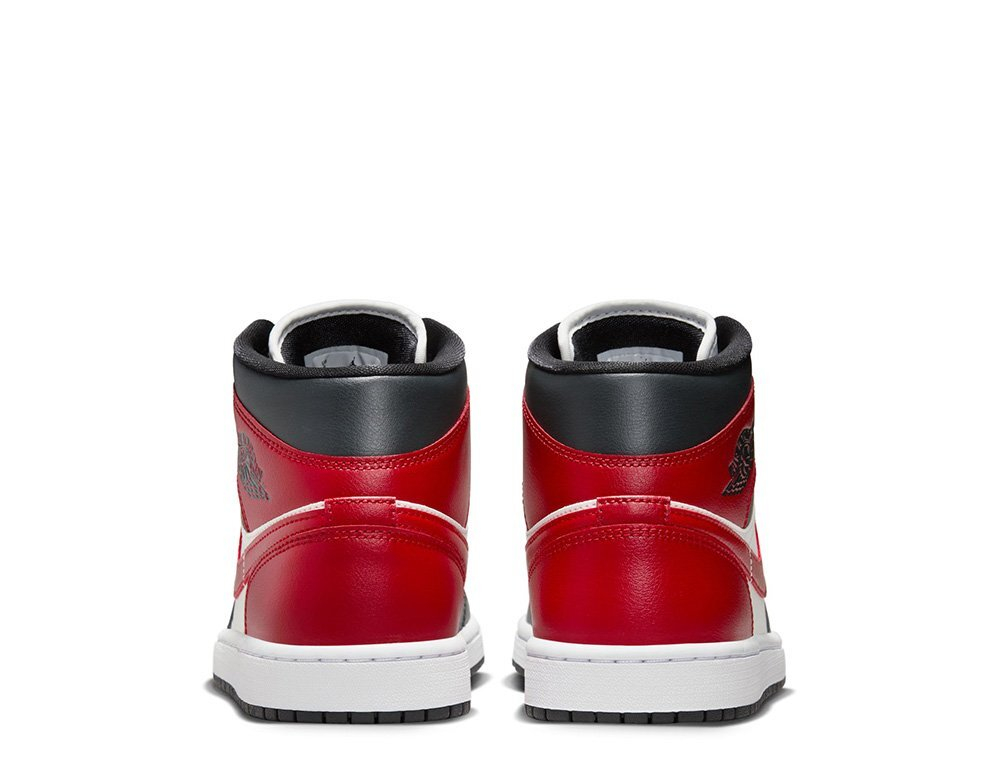 Баскетбольные кроссовки  Wmns Air Jordan 1 Mid "Black Toe"