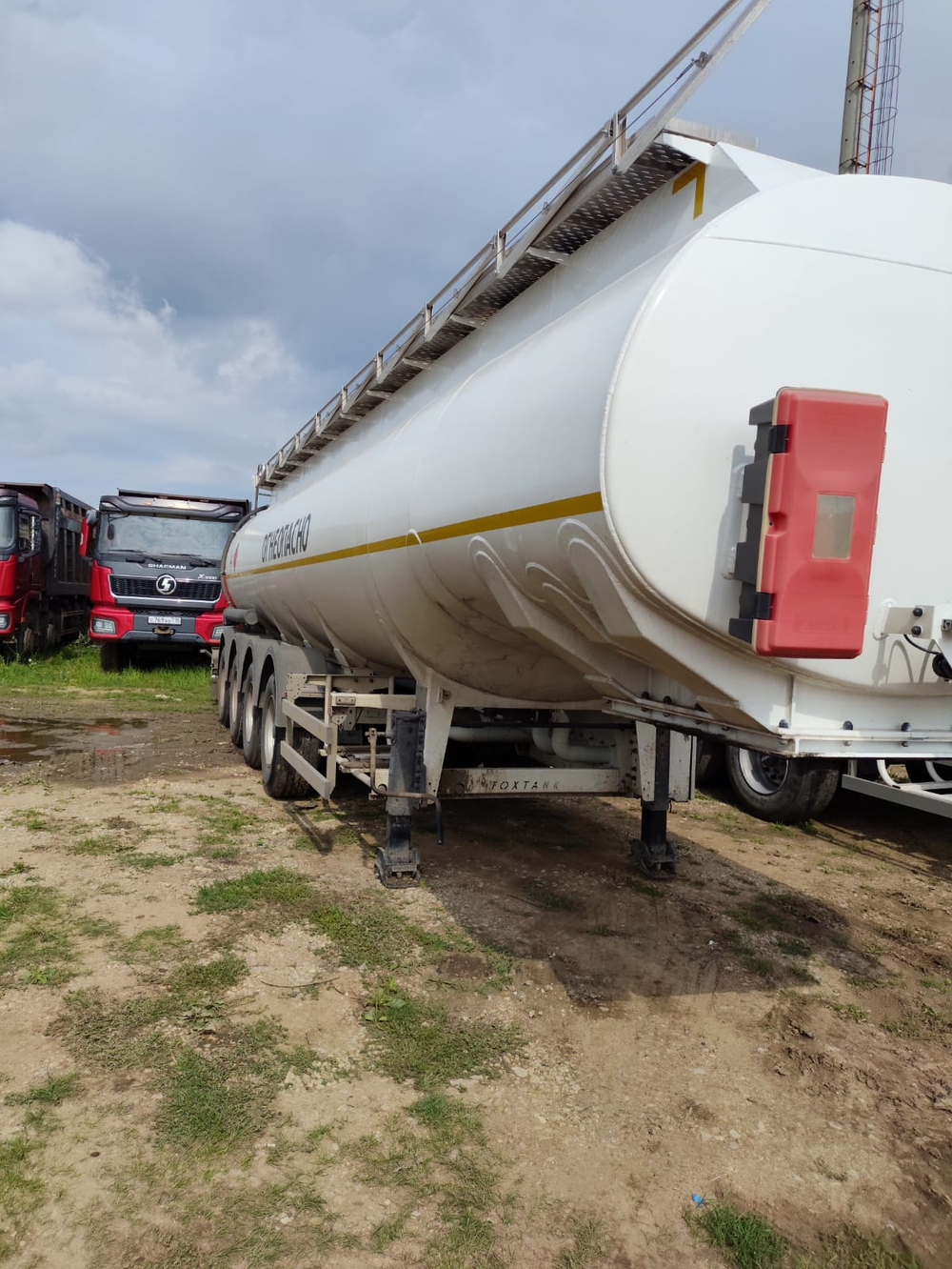 FoxTank 8777 Полуприцеп цистерна 877721 (светлые нефтепродукты)